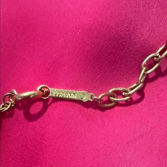 Nina Ricci Gold Heart Pendant Necklace - Picture 6 of 9